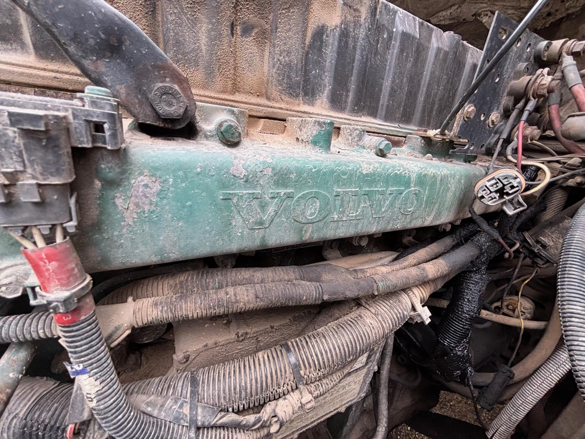 1996 VOLVO Quad-Axle - Image 16